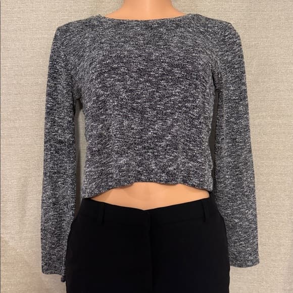 Forever 21 Gray Textured Long Sleeve Crop Top - Size Small - Thumbnail 4