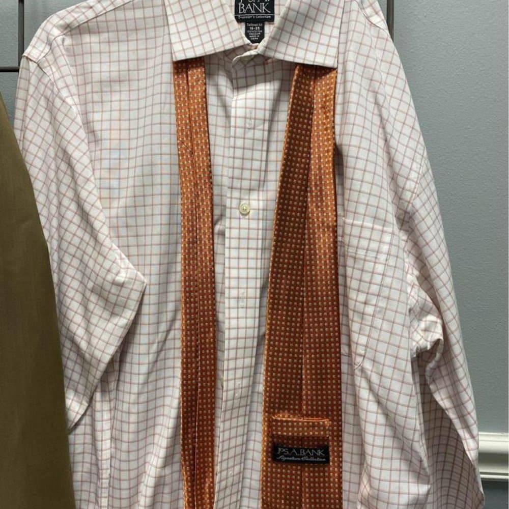Brand new Jos. A. Banks suit. New with tags - Thumbnail 6