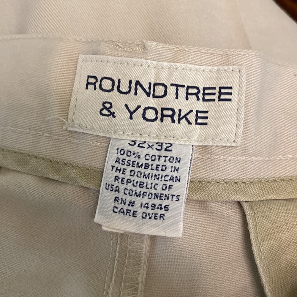 32 x 32 Roundtree & York pleated khaki pants - Thumbnail 2