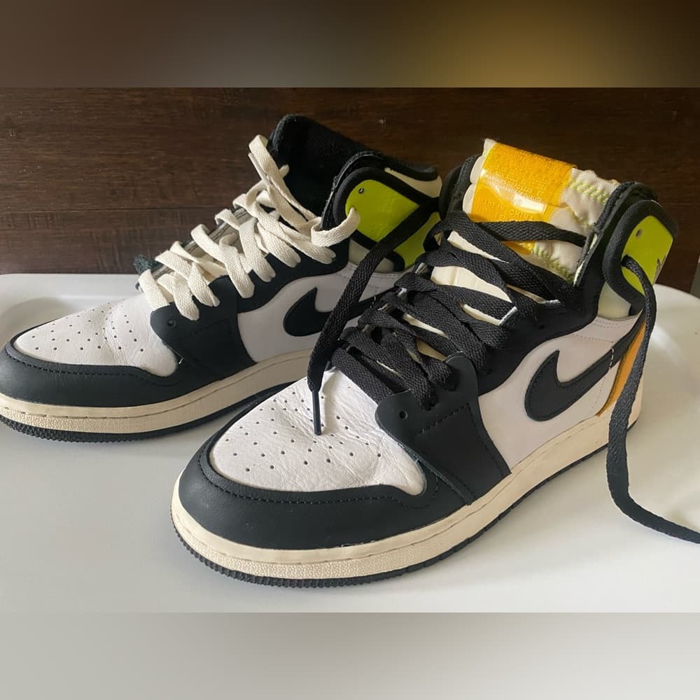 Nike Air Jordan 1 Retro High Big Kids OG Volt Gold Sneakers* - Thumbnail 2
