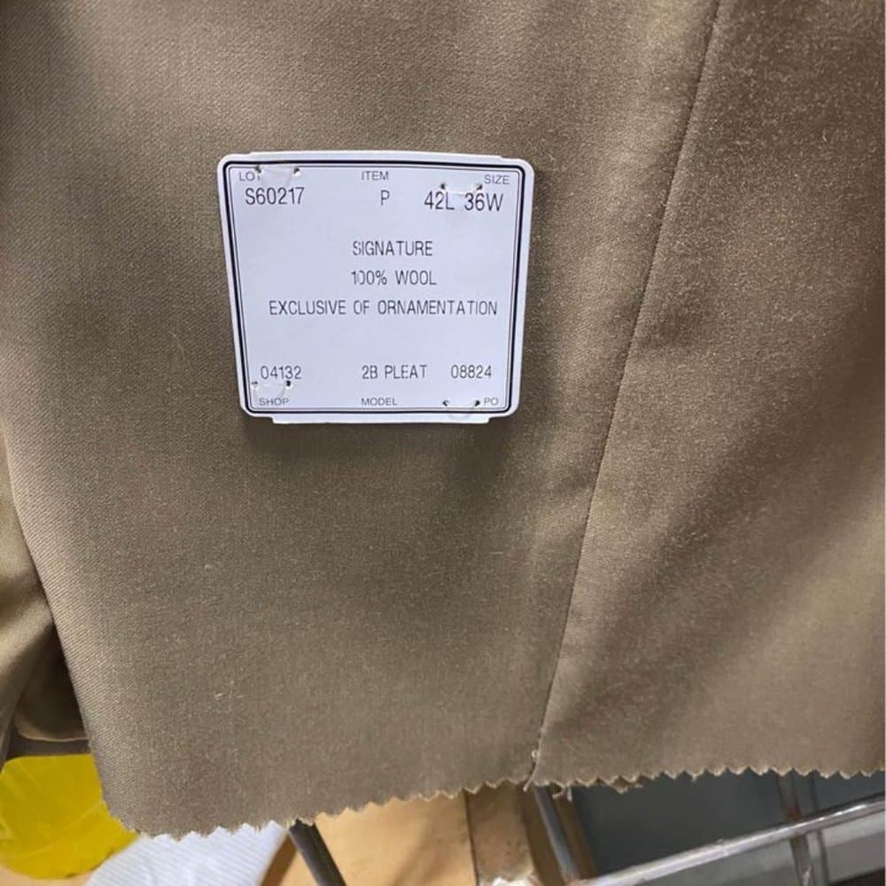 Brand new Jos. A. Banks suit. New with tags - Thumbnail 8