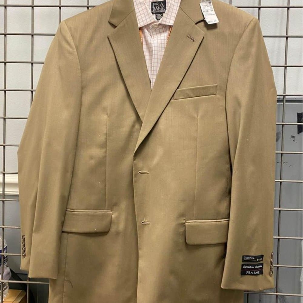 Brand new Jos. A. Banks suit. New with tags - Thumbnail 9