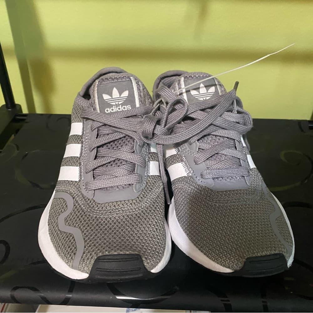 Adidas Sneakers - Thumbnail 2
