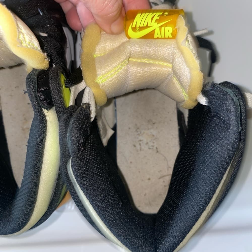 Nike Air Jordan 1 Retro High Big Kids OG Volt Gold Sneakers* - Thumbnail 6