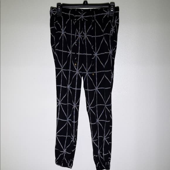 Old Navy lightweight drawstring lounge pants with elastic ankles and pockets - Thumbnail 7