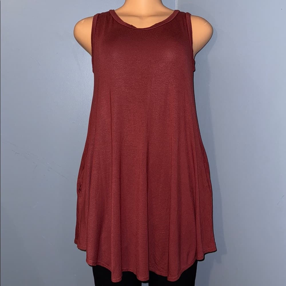 Try This Flowy Tank Top with Pockets – Size Small - Thumbnail 3