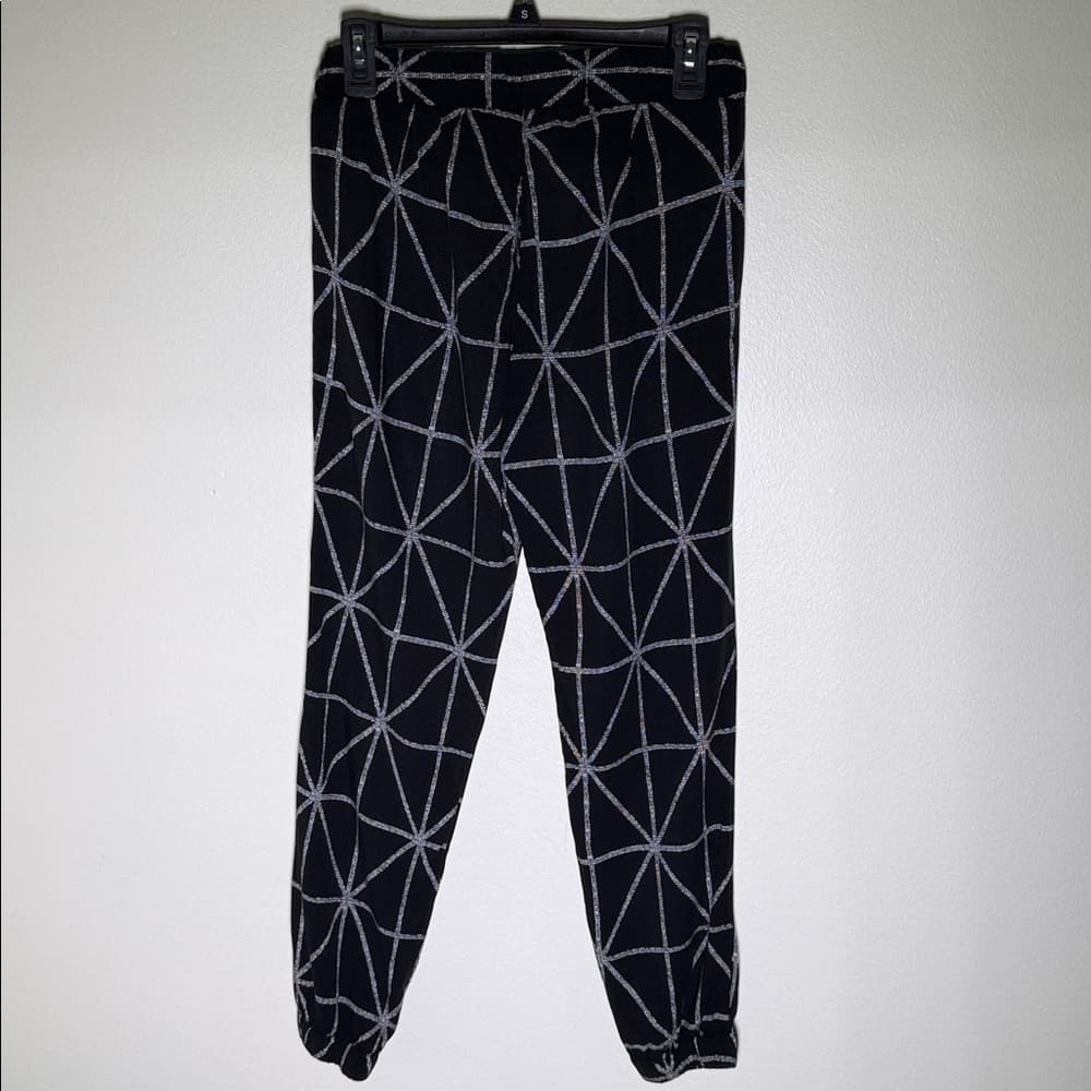 Old Navy lightweight drawstring lounge pants with elastic ankles and pockets - Thumbnail 5
