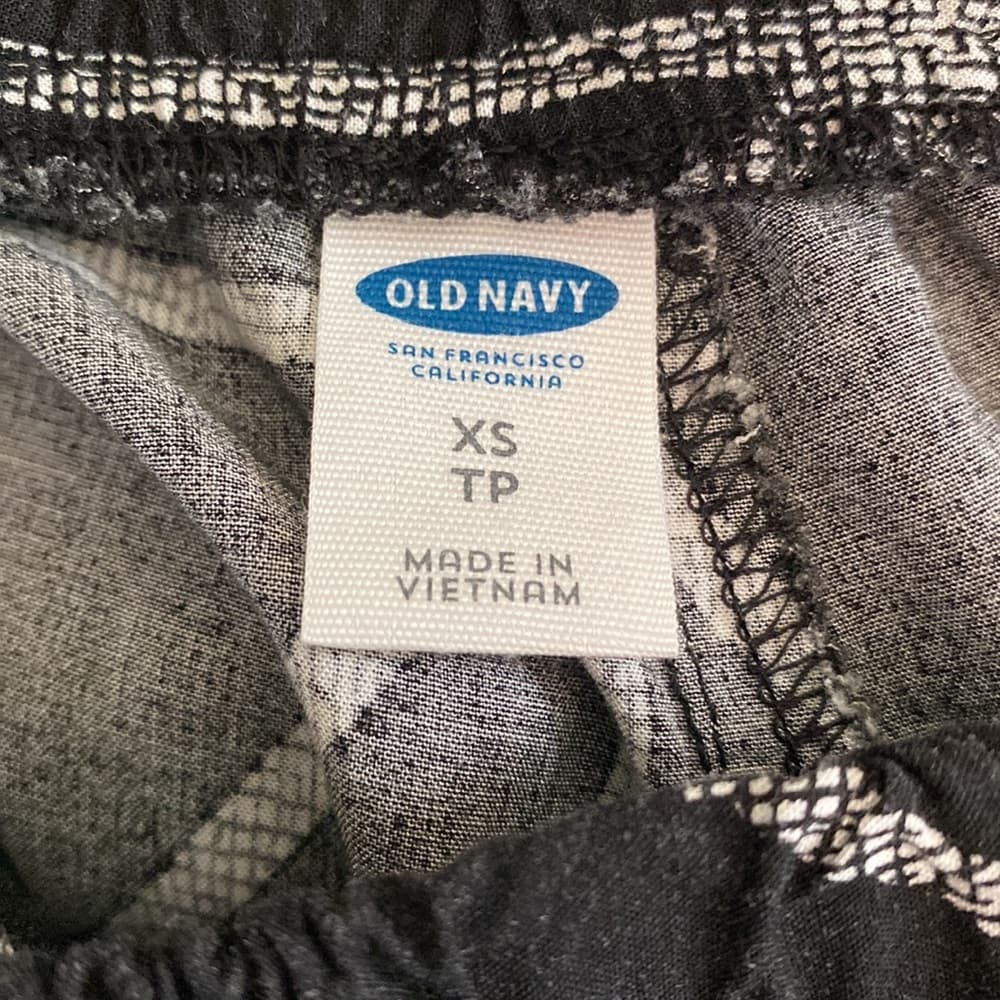 Old Navy lightweight drawstring lounge pants with elastic ankles and pockets - Thumbnail 2