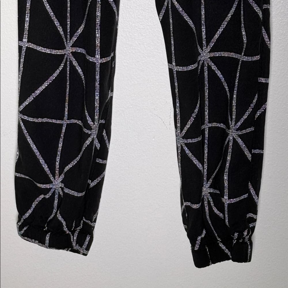 Old Navy lightweight drawstring lounge pants with elastic ankles and pockets - Thumbnail 4
