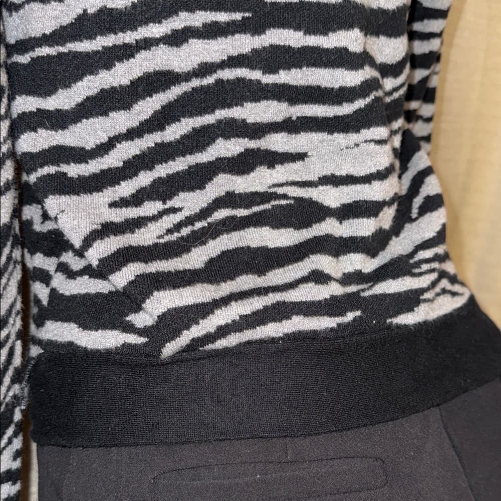 Sofia by Sofia Vergara Black and Gray Zebra Sweater - Thumbnail 3