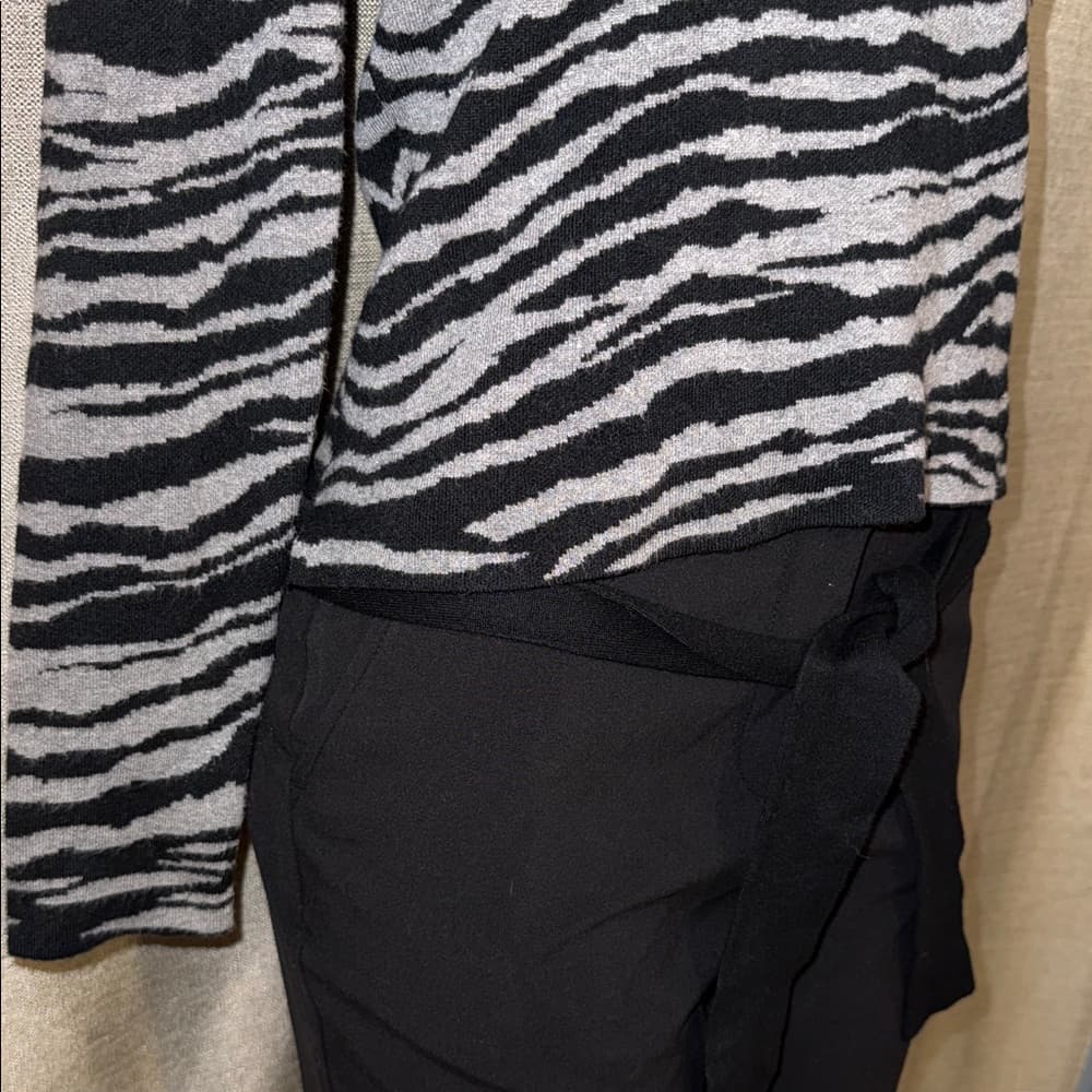 Sofia by Sofia Vergara Black and Gray Zebra Sweater - Thumbnail 2