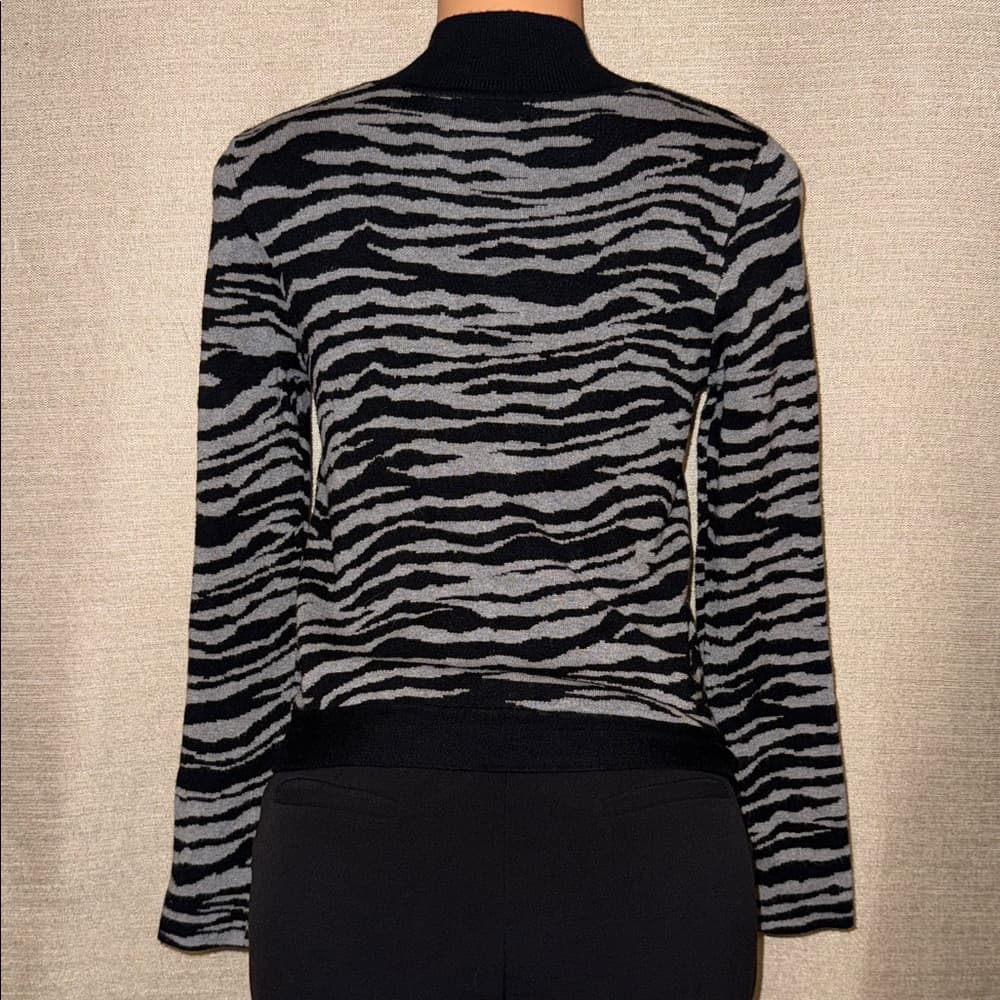 Sofia by Sofia Vergara Black and Gray Zebra Sweater - Thumbnail 4