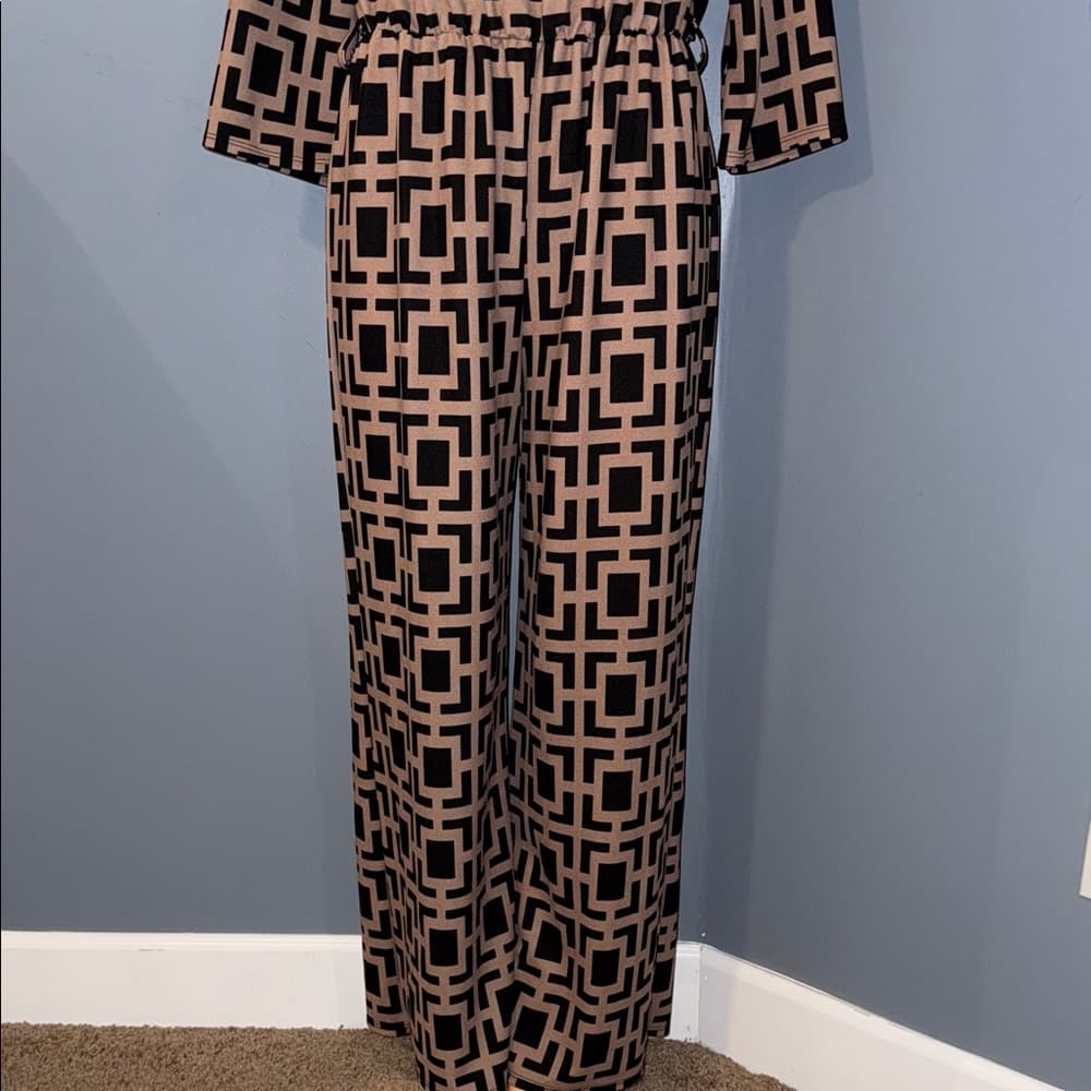 Stylish Black and Tan Geometric Jumpsuit - Thumbnail 2