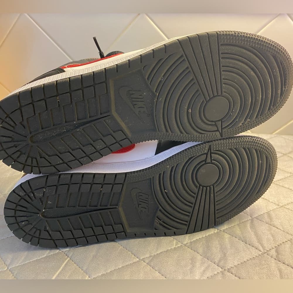 Nike air Jordan 1 Big Kids Black Fire Red sneakers - 7Y* - Thumbnail 6