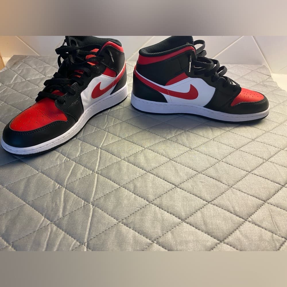 Nike air Jordan 1 Big Kids Black Fire Red sneakers - 7Y*