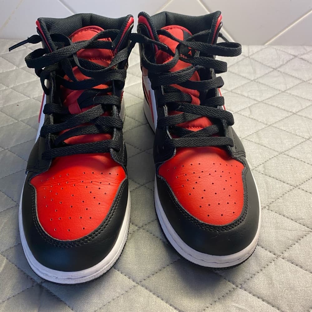 Nike air Jordan 1 Big Kids Black Fire Red sneakers - 7Y* - Thumbnail 3