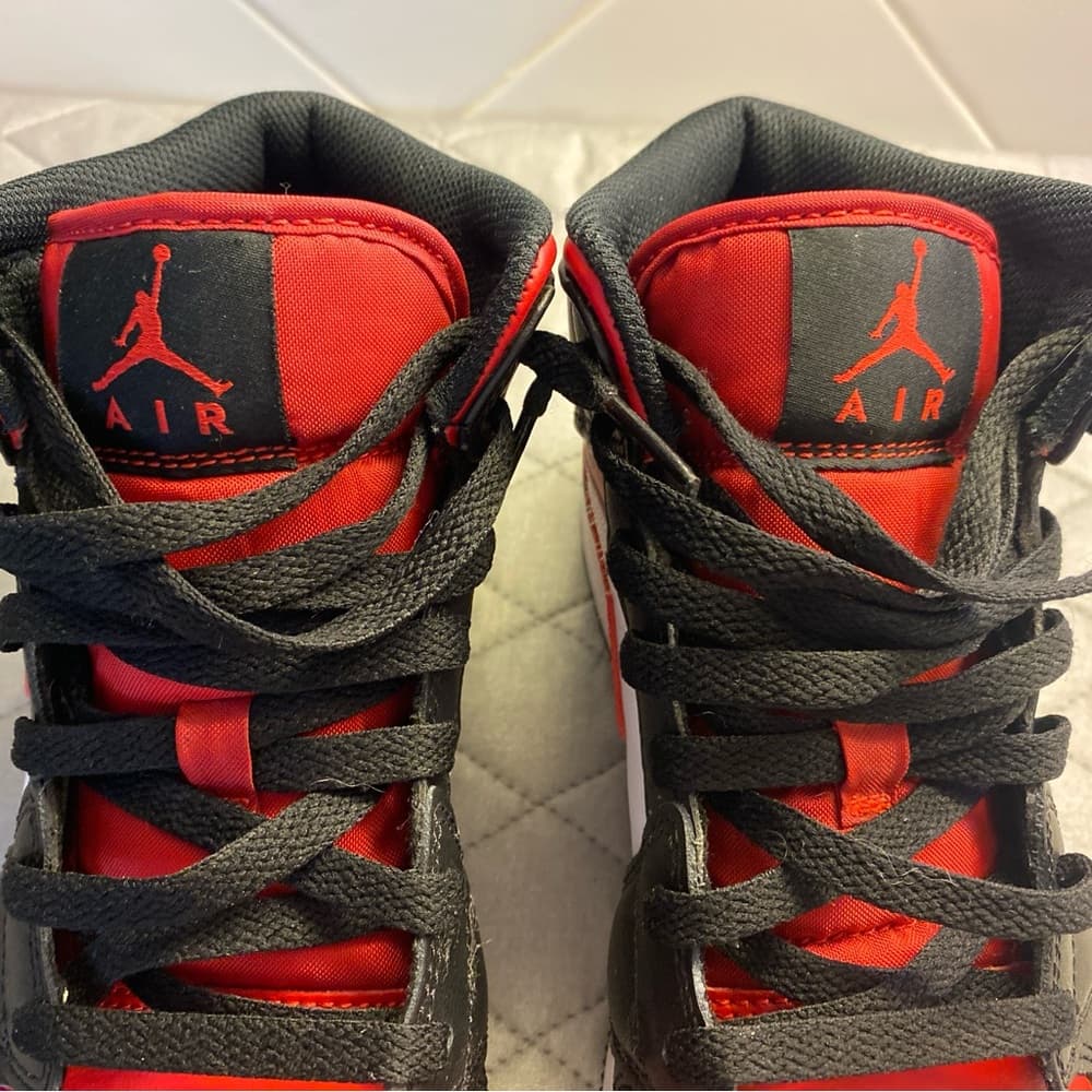Nike air Jordan 1 Big Kids Black Fire Red sneakers - 7Y* - Thumbnail 4