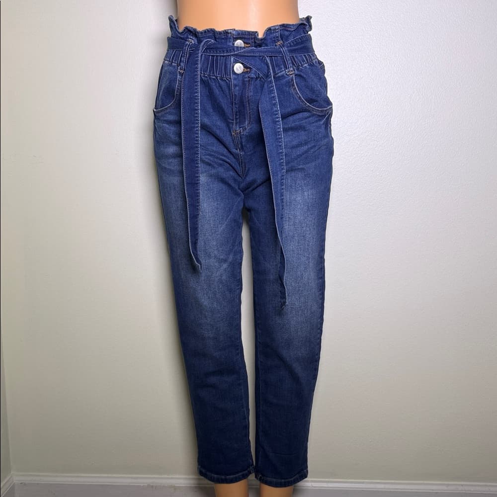 No Boundaries jeans with elastic waistband, ruffled waist, matching jean belt