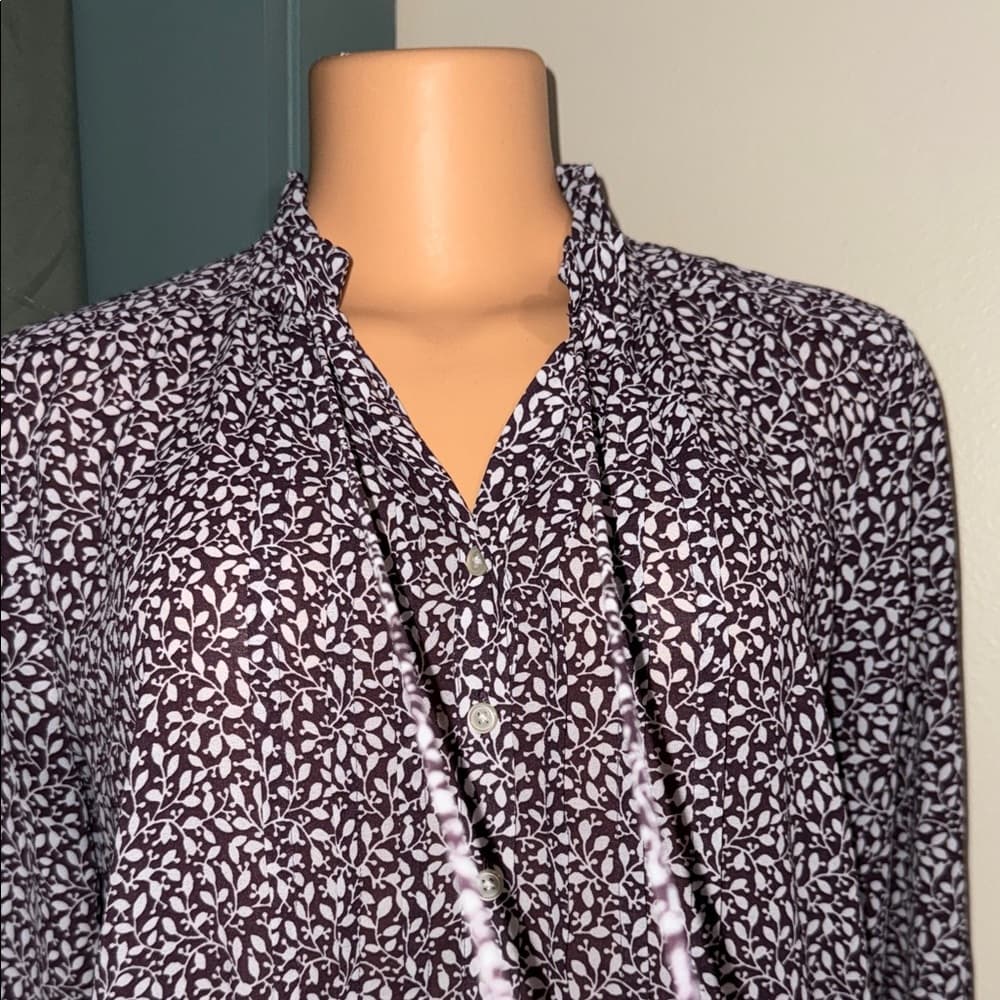 LOFT Black and White Floral Blouse - Thumbnail 2