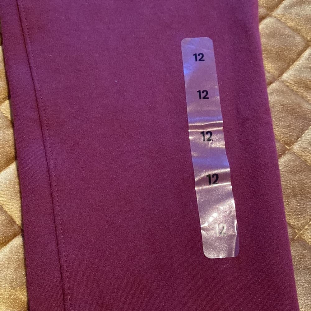 Place burgundy leggings with zipper accents (no pockets) - Thumbnail 2