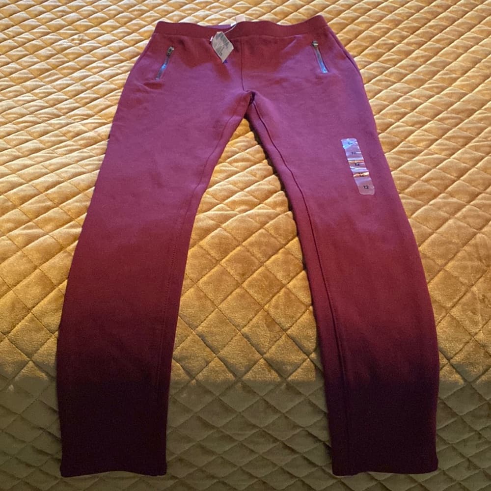 Place burgundy leggings with zipper accents (no pockets) - Thumbnail 7