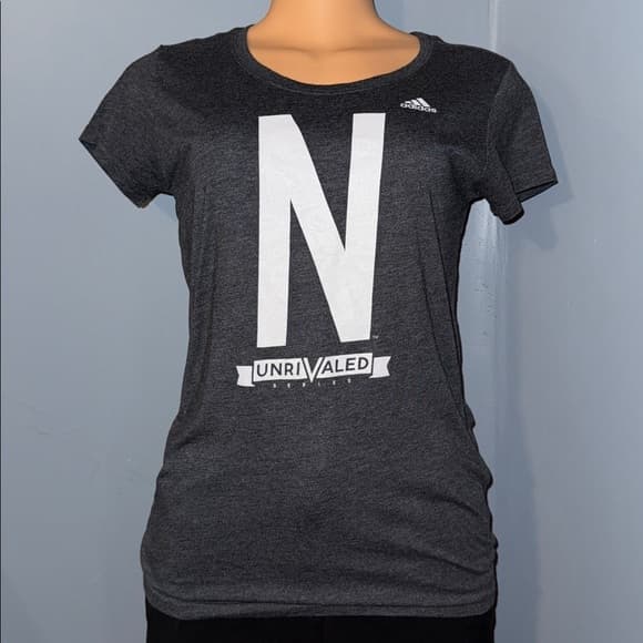 Stylish Adidas Graphic Tee - Size medium - Thumbnail 4