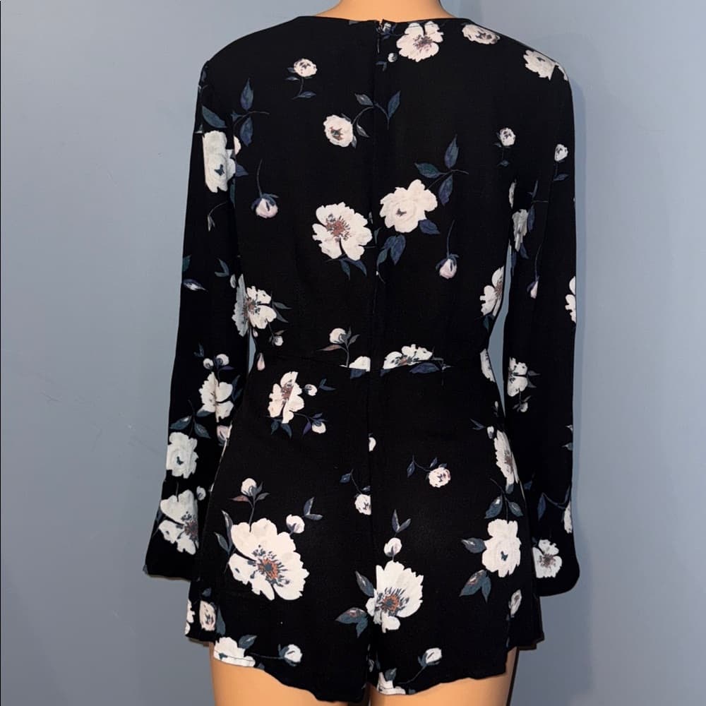 Kendall & Kylie Floral Romper - Size Medium - Thumbnail 3