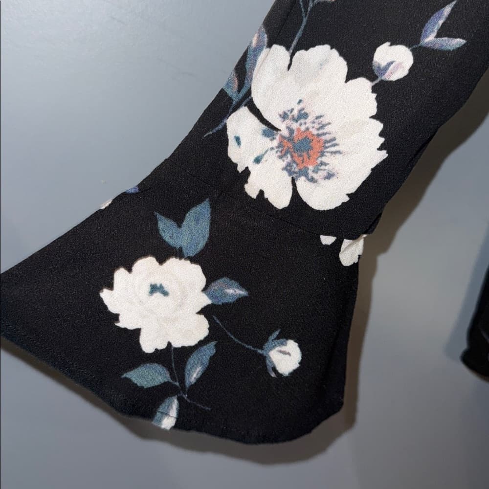 Kendall & Kylie Floral Romper - Size Medium - Thumbnail 2