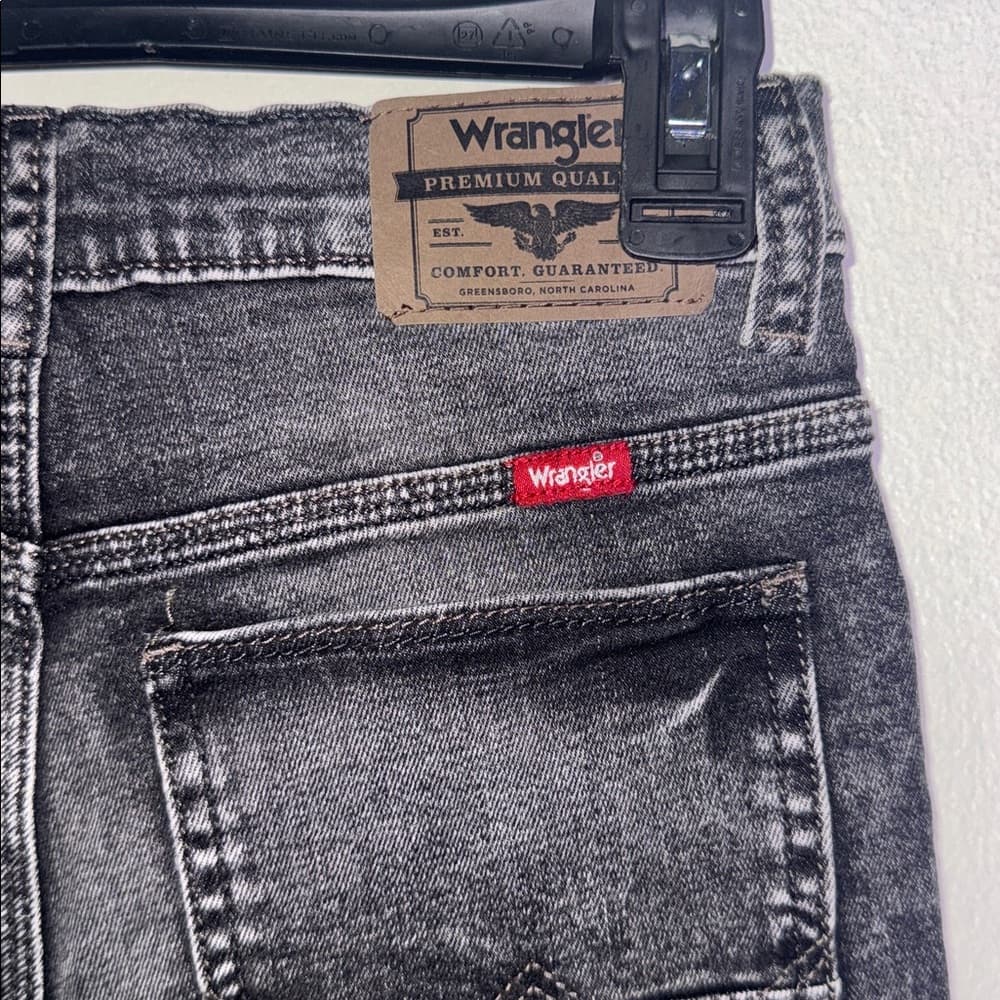 Wrangler slim fit jeans with adjustable band - Thumbnail 11