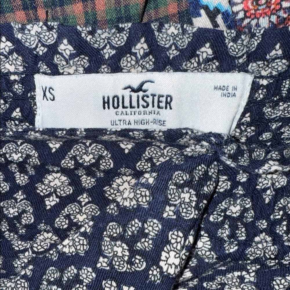 Hollister Navy and White Patterned High Waist Shorts - Thumbnail 4