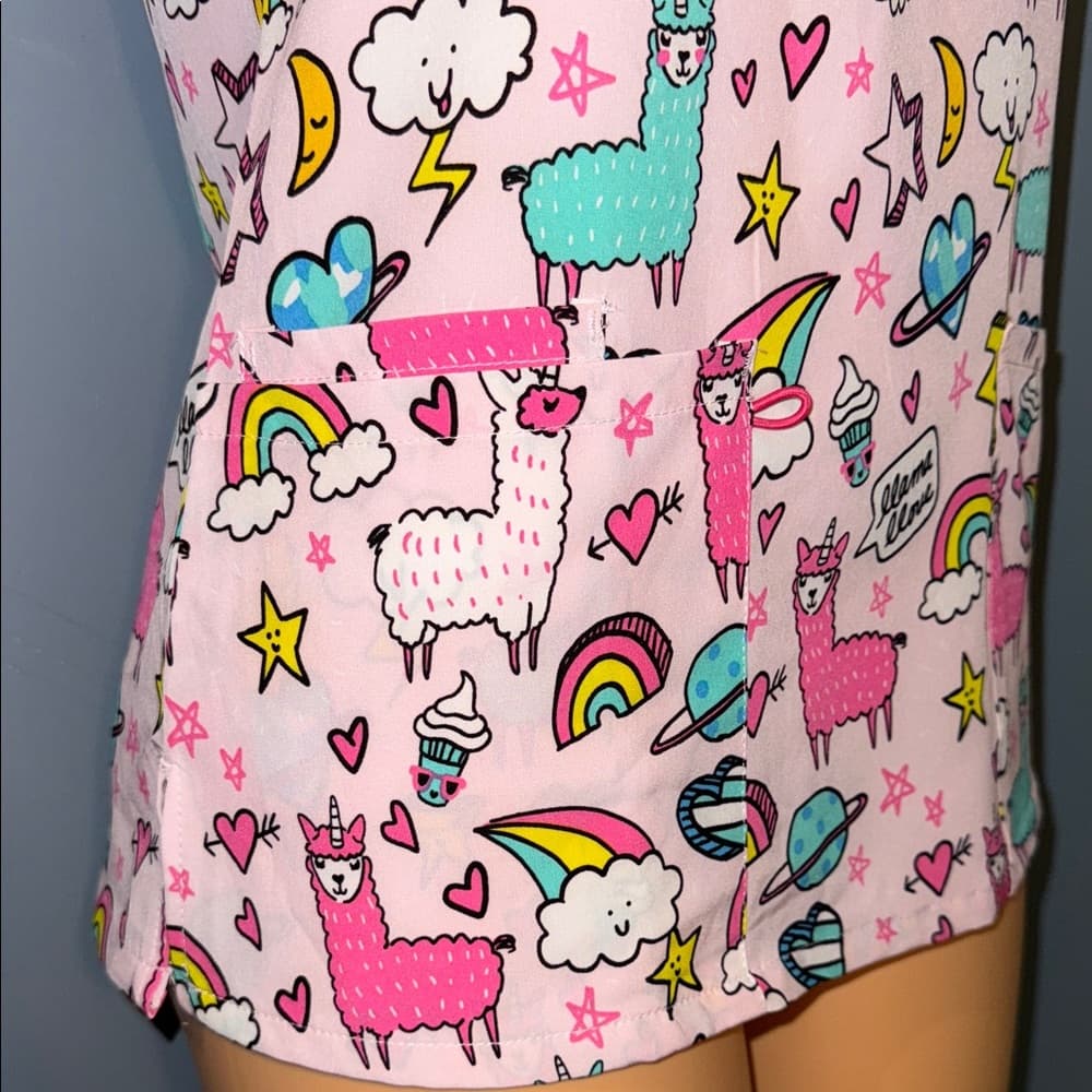 GT Performance Llama Print Scrub Top - Size Small - Thumbnail 3