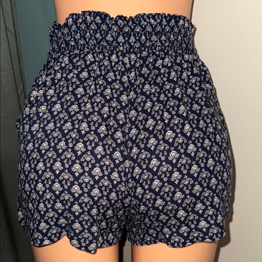 Hollister Navy and White Patterned High Waist Shorts - Thumbnail 3