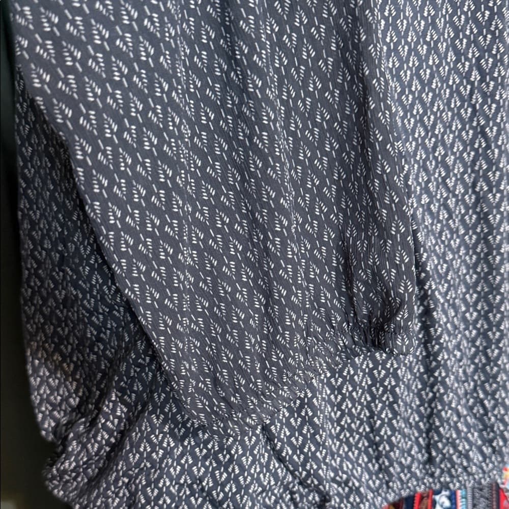 LOFT Navy and White Patterned Blouse - Thumbnail 2