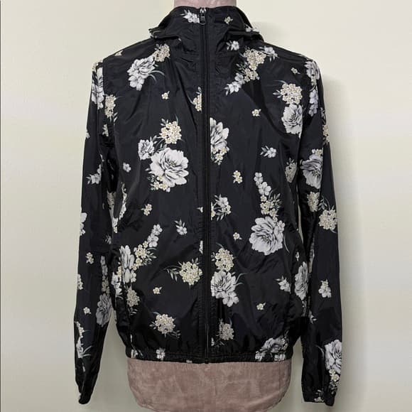 Black Floral Betsy Johnson Women's Windbreaker - Thumbnail 11