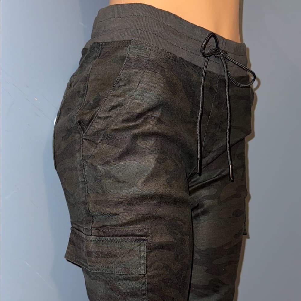 Level 99 Dark Camouflage Joggers - Size small - Thumbnail 4