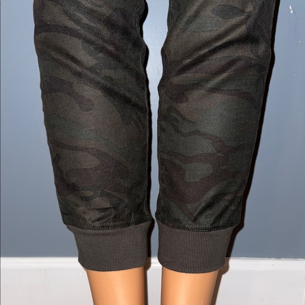 Level 99 Dark Camouflage Joggers - Size small - Thumbnail 3