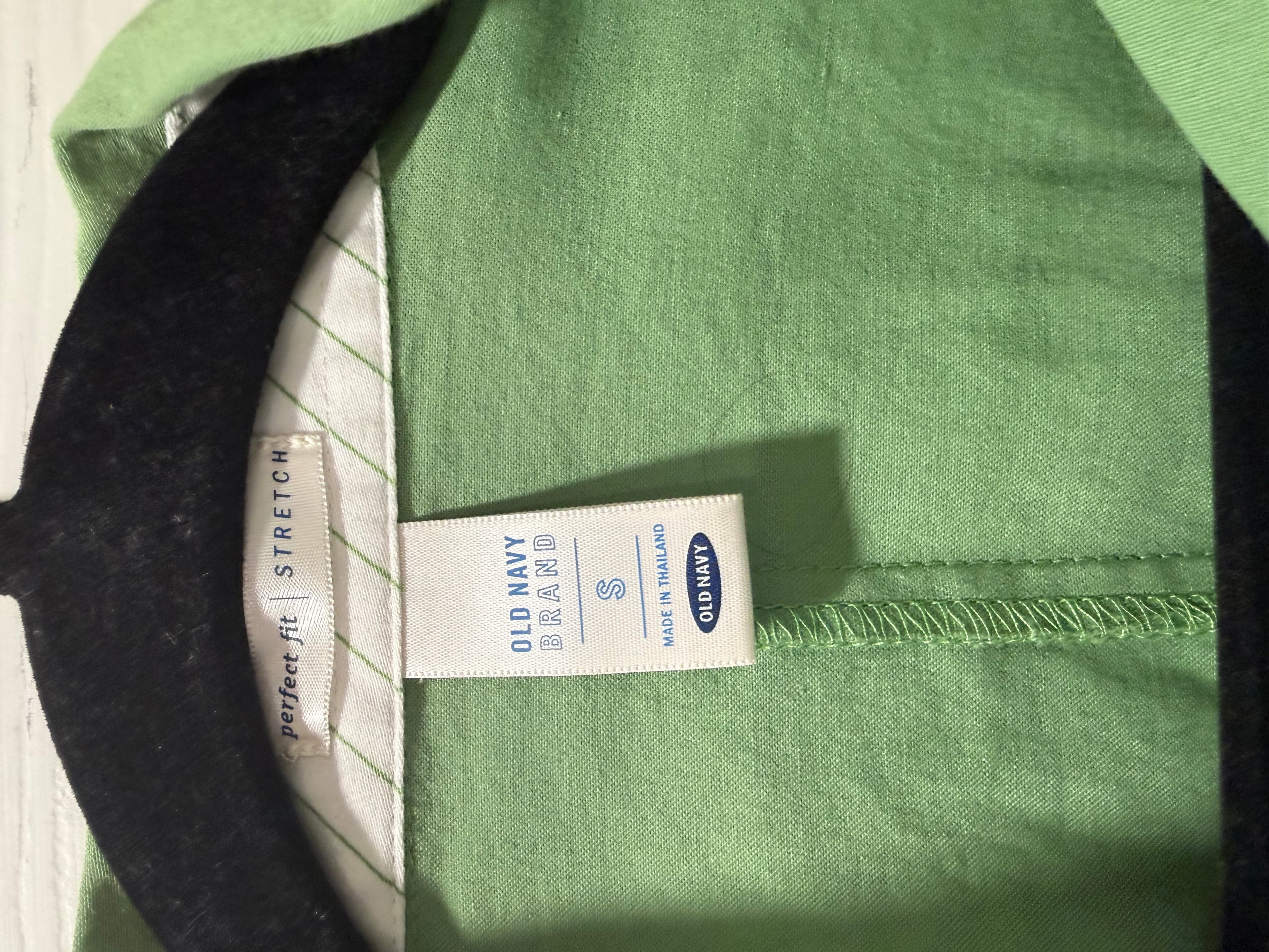 Old Navy Green Button-Up Shirt Size S - Thumbnail 3
