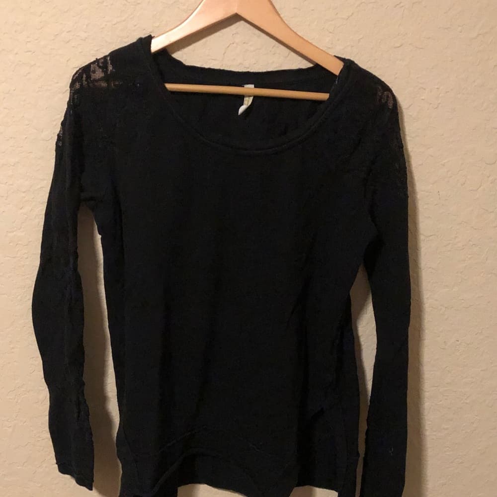 Free People Women's Black Lace Shoulder Long-Sleeve Top size large - Thumbnail 6