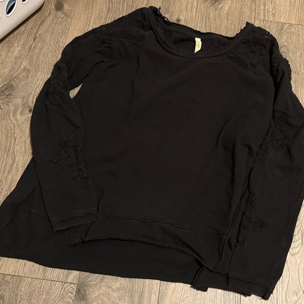 Free People Women's Black Lace Shoulder Long-Sleeve Top size large - Thumbnail 3
