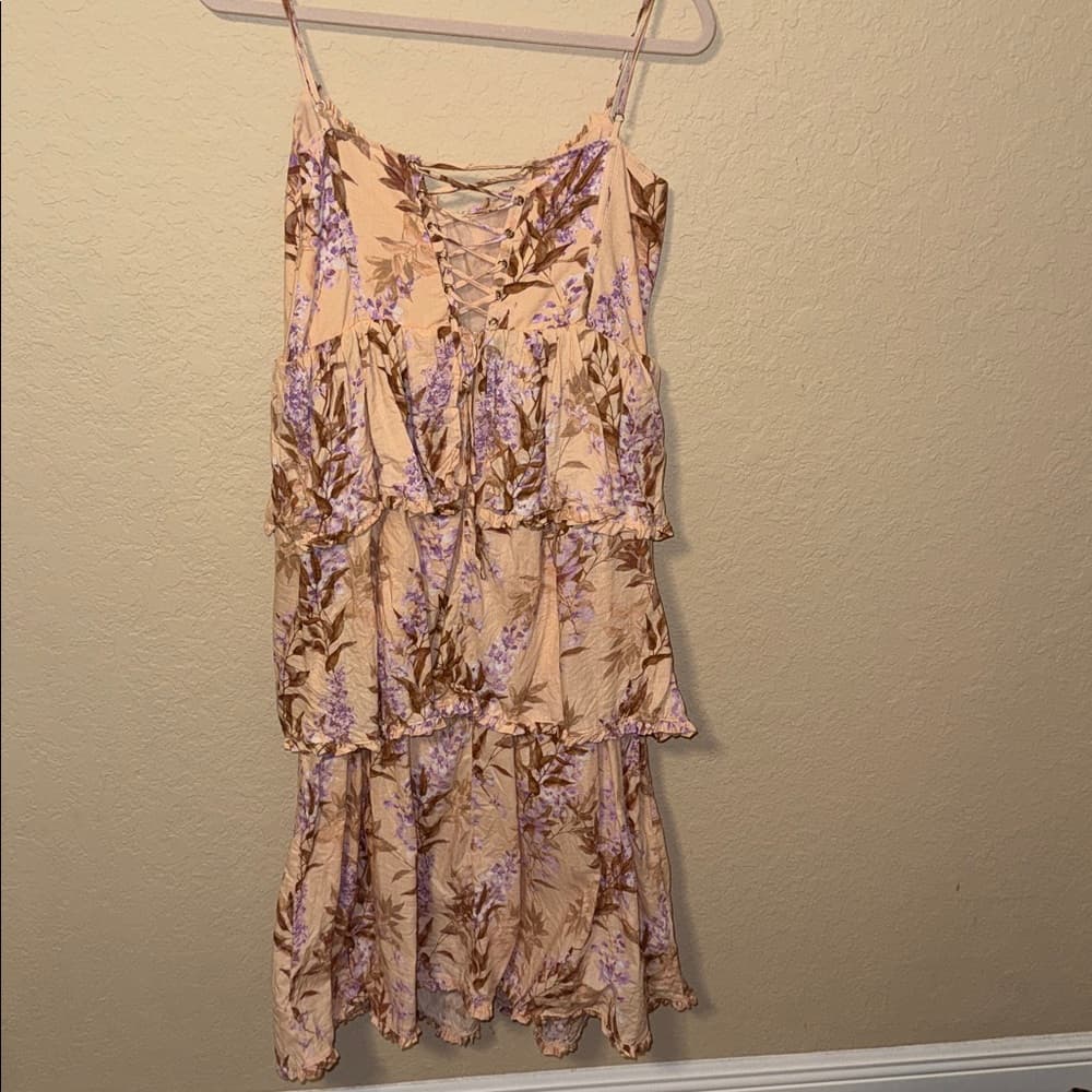 House of Harlow 1960 Floral Tiered Midi Dress in Cream and Purple medium - Thumbnail 2