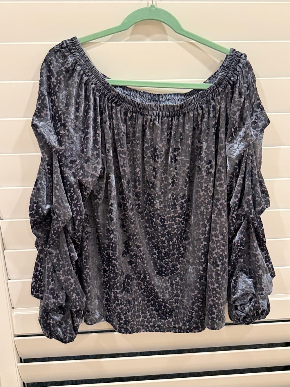 easel Off-Shoulder Velvet Blouse in Charcoal Gray - Thumbnail 3
