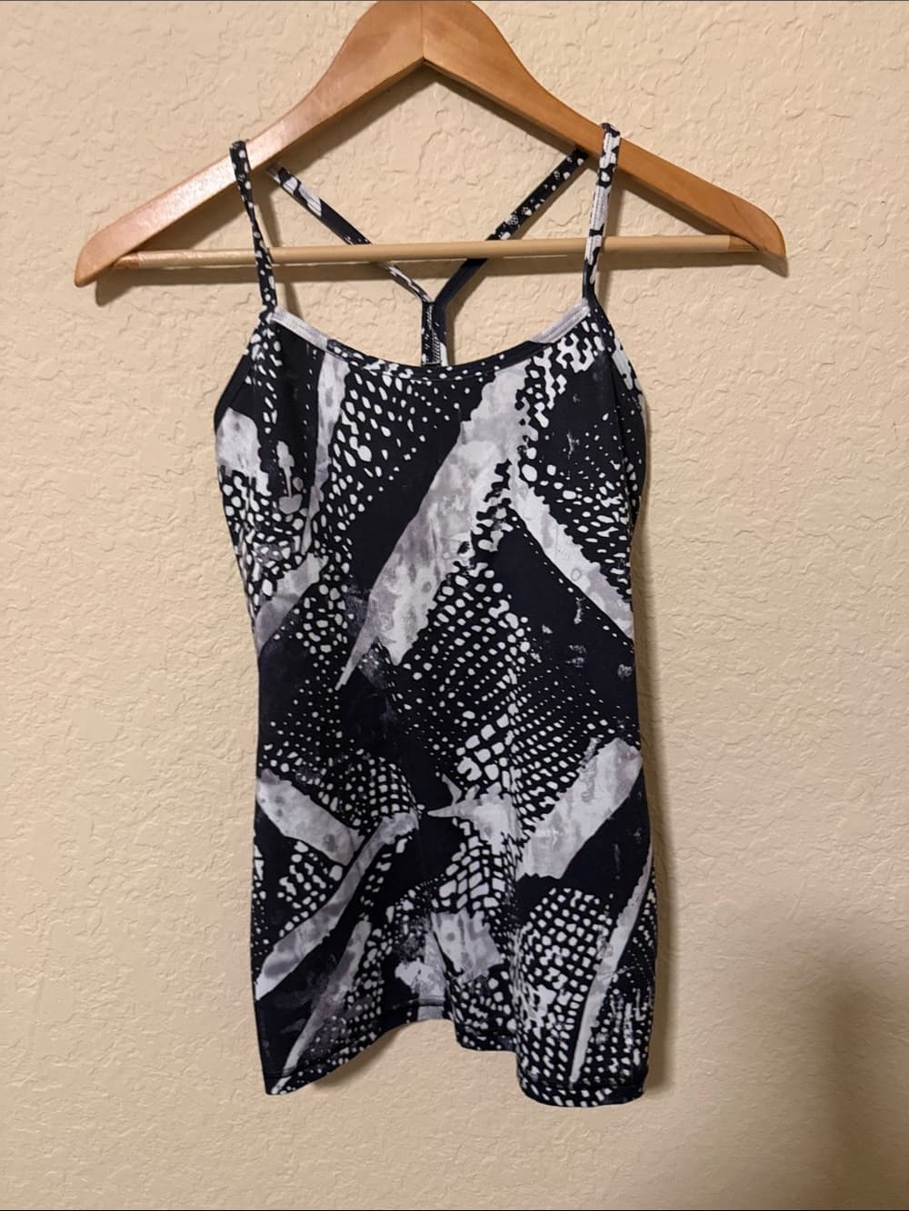 Lululemon Athletica Black and White Printed Strappy Women's Tank Top size 4 - Thumbnail 2