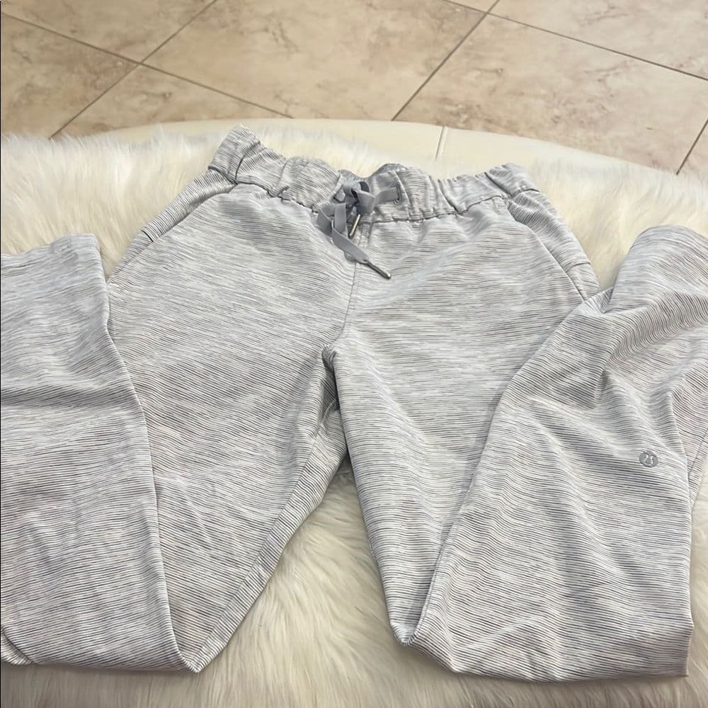 Lululemon Athletica Gray Joggers with Elastic Waistband and Tapered Ankles - Thumbnail 4