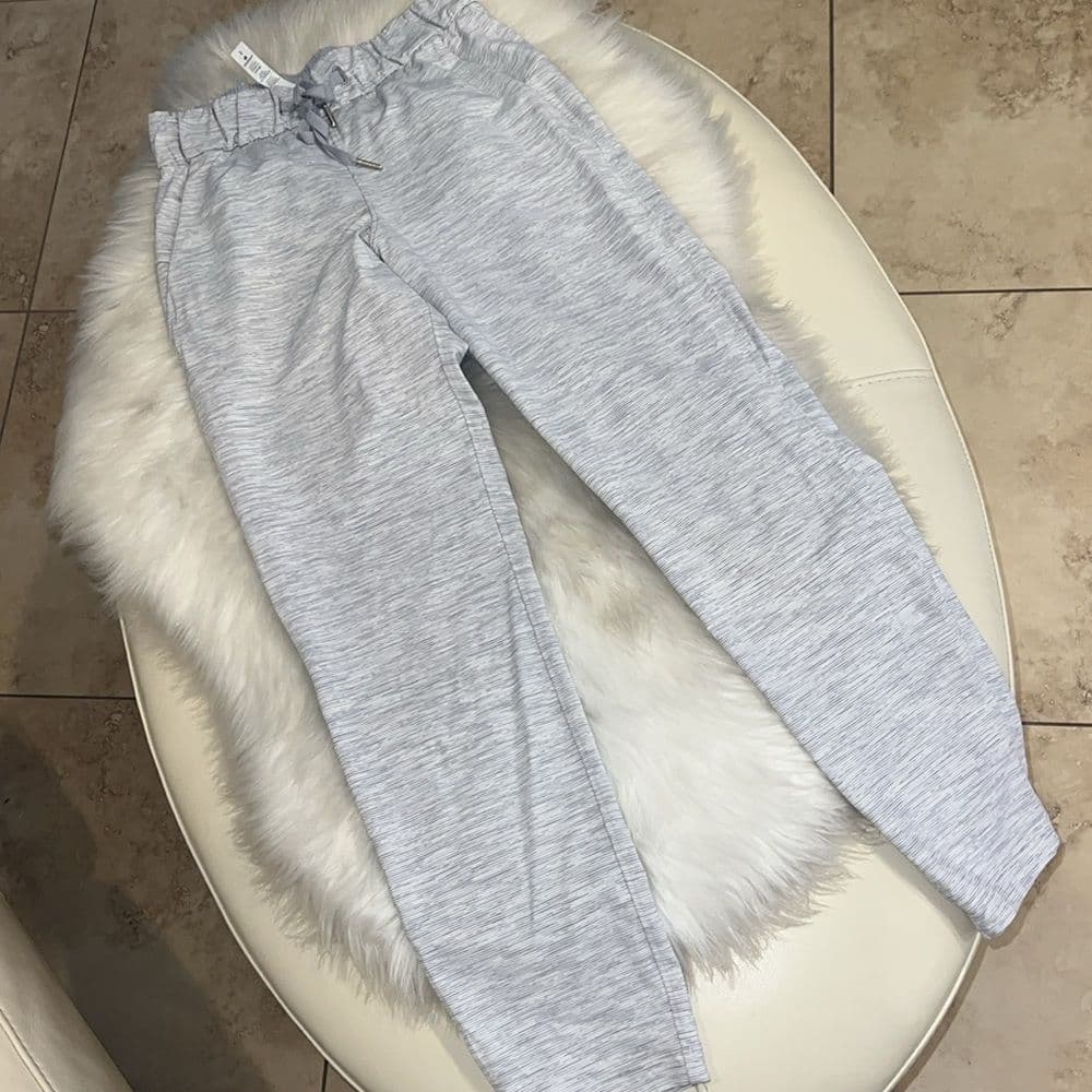 Lululemon Athletica Gray Joggers with Elastic Waistband and Tapered Ankles - Thumbnail 3
