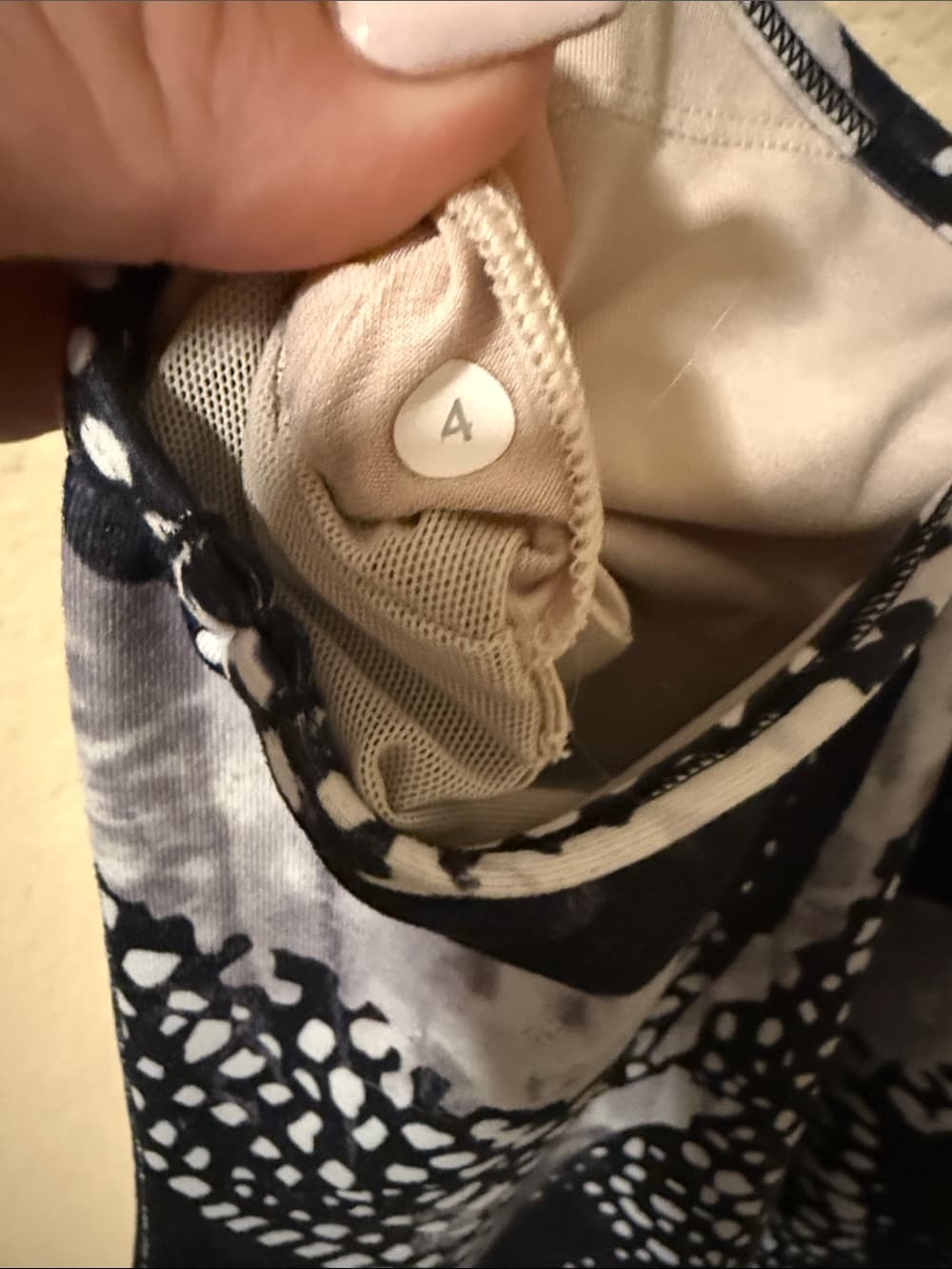 Lululemon Athletica Black and White Printed Strappy Women's Tank Top size 4 - Thumbnail 3