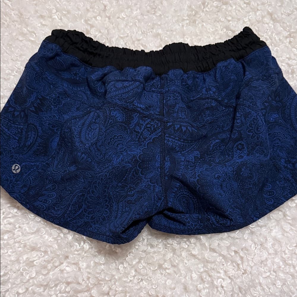 lululemon athletica Women's Black and Blue Paisley Shorts - Thumbnail 3