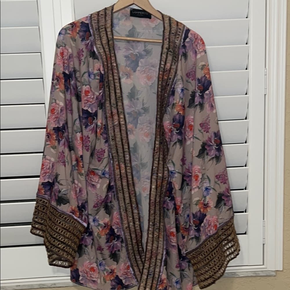 Lamperos Atelier Floral Kimono with Gold Details one size coverup wrap couture - Thumbnail 4