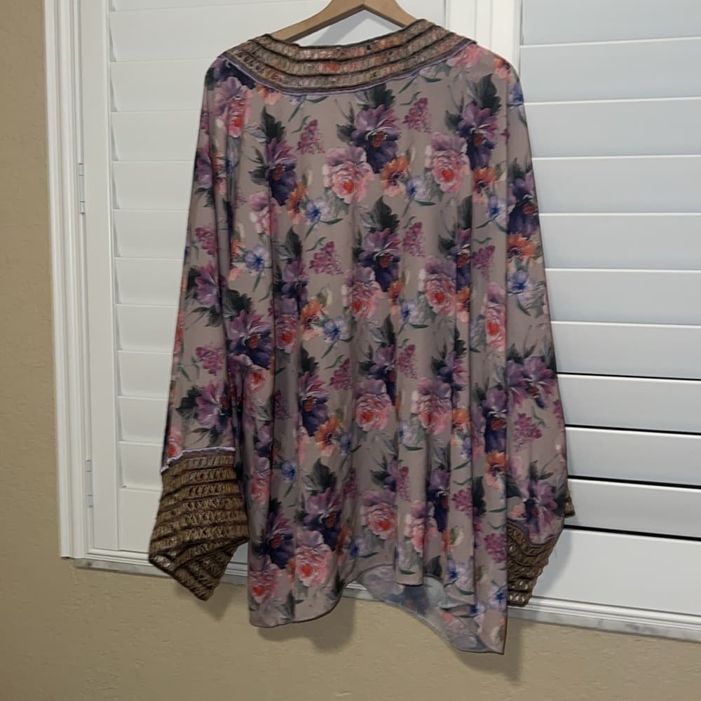 Lamperos Atelier Floral Kimono with Gold Details one size coverup wrap couture - Thumbnail 3