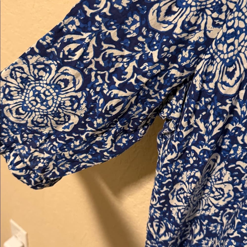 Plus size 2x Women’s Blue and White Printed Scoop Neck Top - Thumbnail 2
