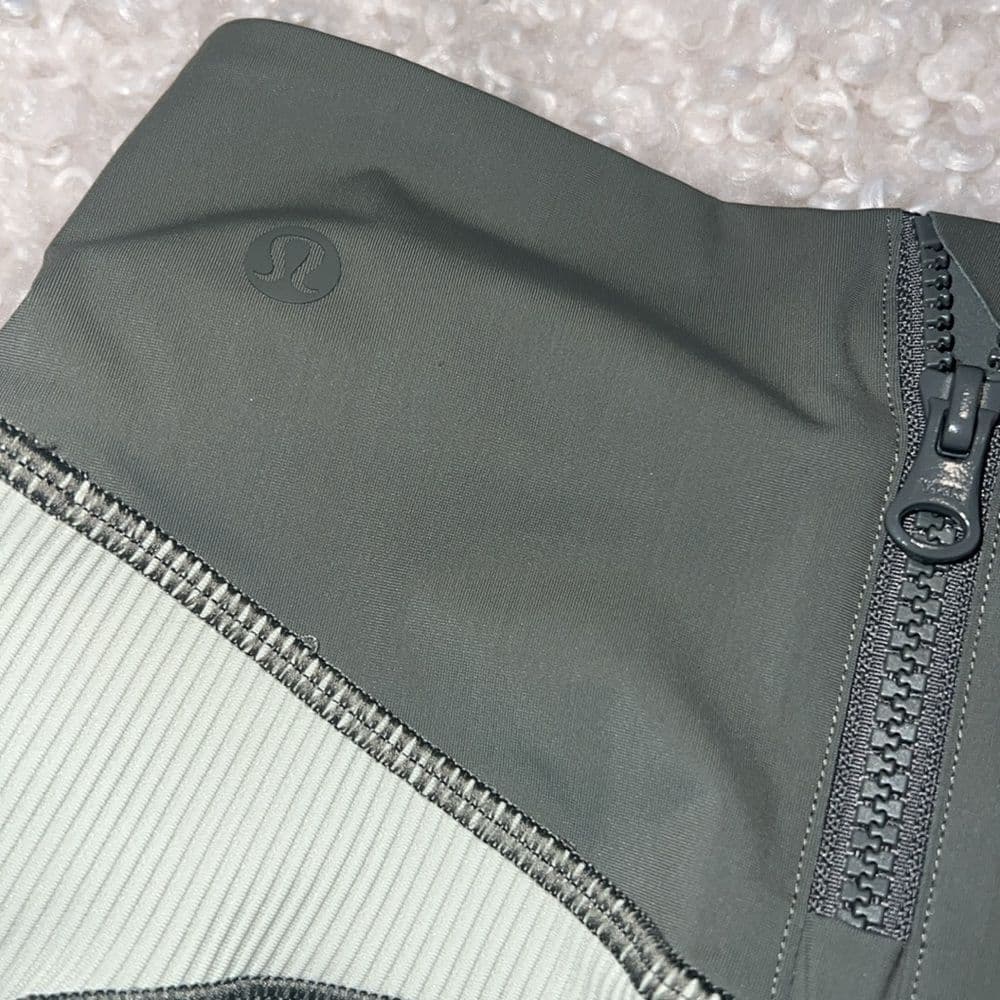 Lululemon Athletica Wade the Waters High-Rise Paddle Tight 28" size 2 - Thumbnail 3